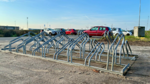 Carpoolplaats Wezep completer met nieuwe fietsenrekken
